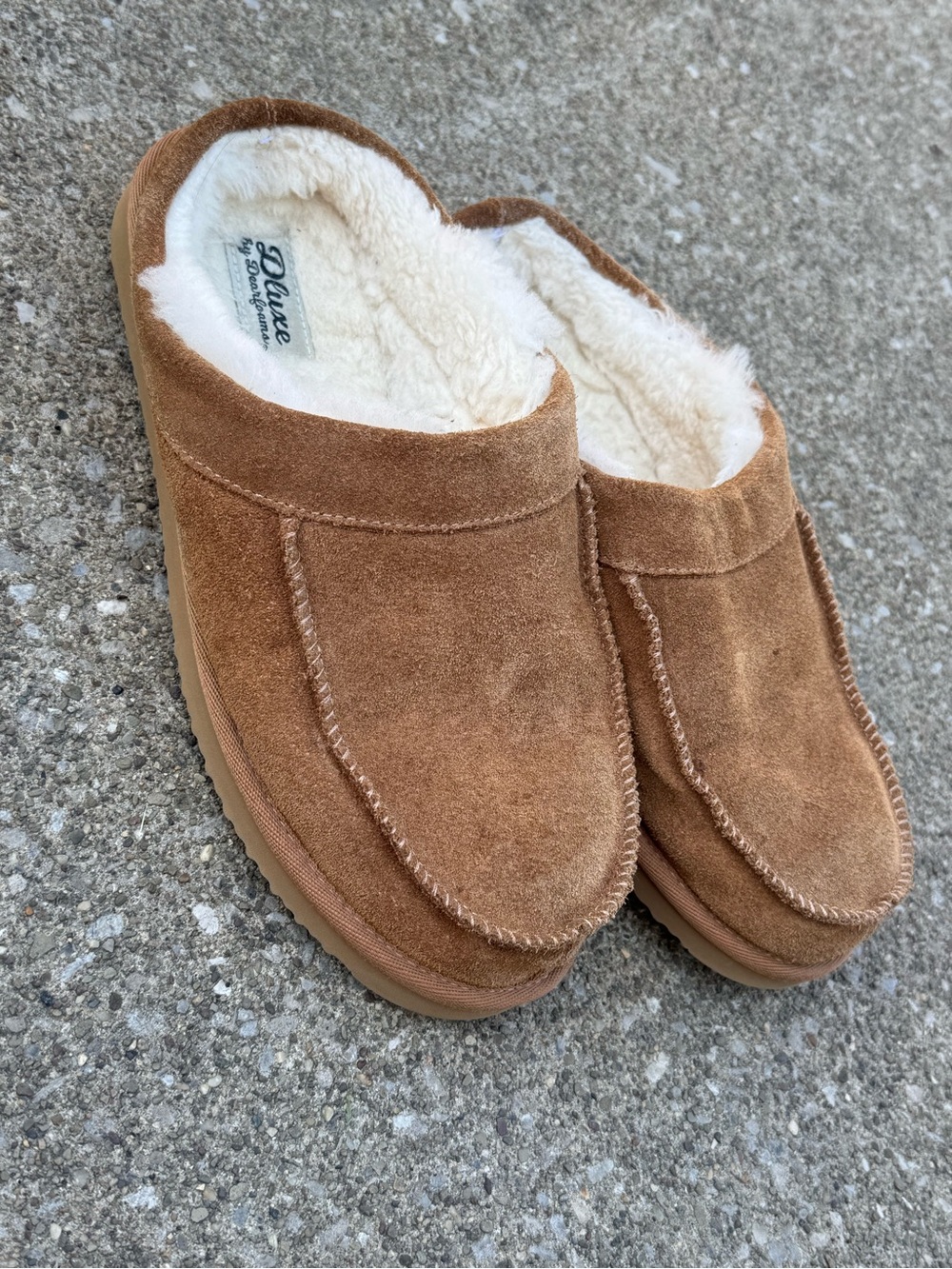 Dluxe by Dearfoams Men’s Lith Suede Shearling Slippers Size 10 Brown